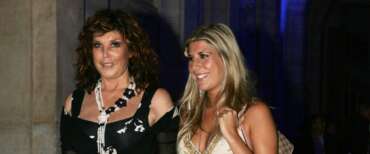 20060713- ROMA-CRO- ALTAMODA A ROMA – Patrizia e Giada De Blanck, nel parterre della sfilata di Renato Balestra per AltaRomAltaModa. MARTINA CRISTOFANI / ANSA