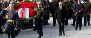 Russia-Ucraina, 4 anni dopo. Mosca rilancia l’allarme atomica: “Non abbiamo finito”. Ma l’economia è precipitata