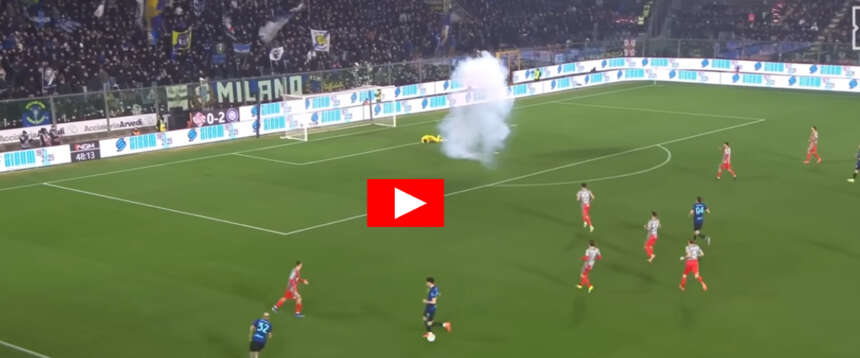 Tifoso dell’Inter lancia un petardo su Audero, perde tre dita e viene picchiato dagli altri (video)