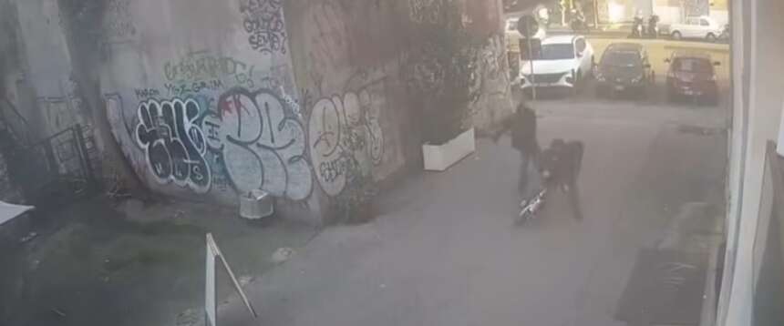 Roma, torna in libertà il tunisino incubo di San Lorenzo. La donna in bici presa a pugni dovrà operarsi
