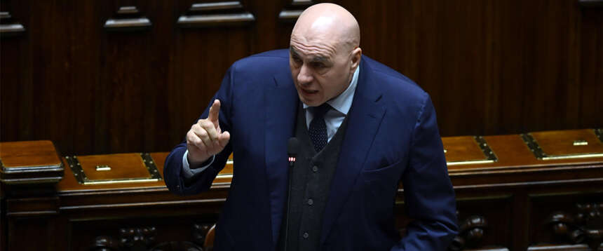 Ucraina, Crosetto annuncia la fiducia: “Un atto di forza della maggioranza”. Primi capricci dei vannacciani