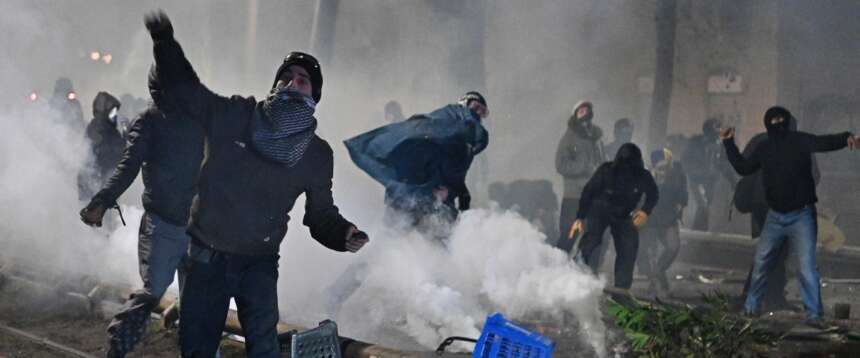 Il documento choc di Askatasuna: “Il pestaggio è giusto e salutare”. FdI: “La sinistra prenda le distanze dagli attivisti rossi”