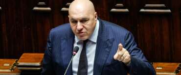 Crosetto: “Abbiamo evacuato i militari italiani da Baghdad. Chi resta deve avere garanzie di sicurezza”