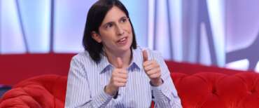 Elly Schlein a ruota libera in un’intervista a “Rinascita”