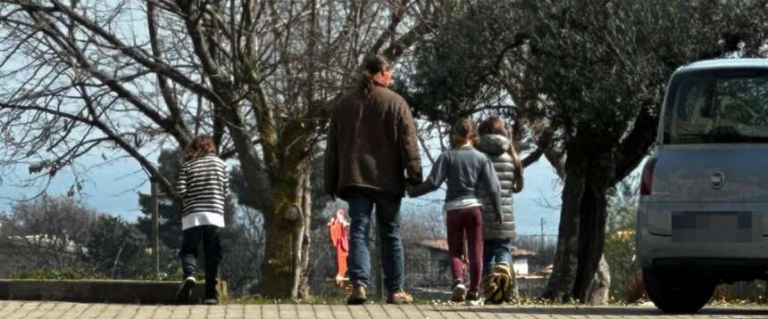 Famiglia nel bosco, domani l’incontro di papà Nathan e mamma Catherine con il presidente del Senato Ignazio La Russa