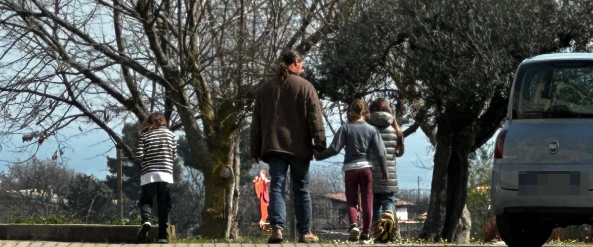 Famiglia nel bosco, qualcosa si muove: La Russa riceve i genitori e gli ispettori arrivano in tribunale. E il Pd va ai pazzi
