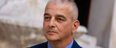 Fazzolari: “La Russia si trova di fronte a una sconfitta storica e strategica che pagherà per decenni. I calcoli sbagliati del Cremlino”