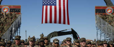 Trump prepara l’invasione dell’Iran, i Pasdaran lo sfidano: “I marines sono un ottimo cibo per gli squali”