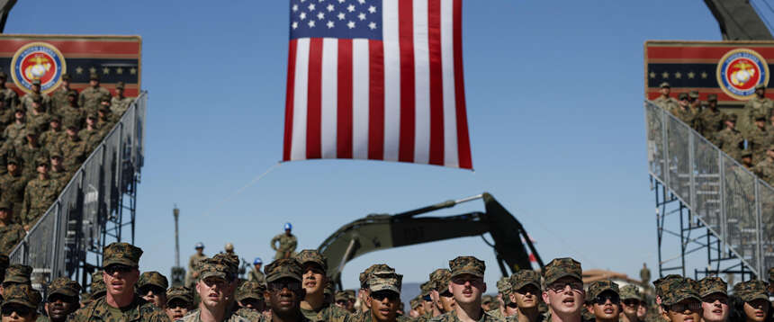 Trump prepara l’invasione dell’Iran, i Pasdaran lo sfidano: “I marines sono un ottimo cibo per gli squali”