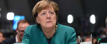 “Non votate AfD”: Angela Merkel si appella ai migranti di schierarsi contro la destra