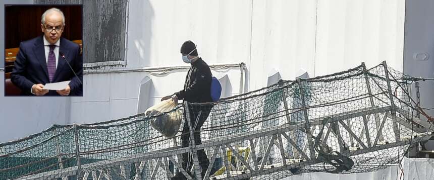 Migranti, la strategia del governo contro l’immigrazione clandestina funziona: calano gli arrivi e aumentano i rimpatri. I dati elencati da Piantedosi