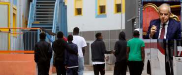 Migranti, Piantedosi elenca i numeri da record del governo: -40% di sbarchi, +26% di rimpatri