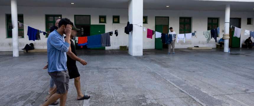 Migranti e medici No Cpr: le chat che animano l’inchiesta sul caso di Ravenna