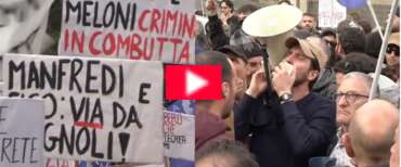 Napoli, scontri a Bagnoli contro l’America’s Cup: un agente ferito. Salvini: «I soliti professionisti del no» (video)