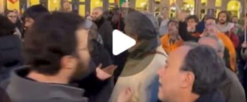 Il “No” al referendum divide Potere al popolo e giovani del Pd: l’estrema sinistra vuole cacciarli dalla piazza (video)