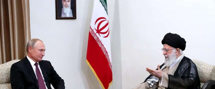 Khamenei ucciso, l’ira di Putin: “Violata ogni norma”. Kiev esulta: lo Zar sta perdendo tutti i suoi alleati