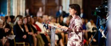 “Il Domani” stronca il discorso della Roccella sull’8 marzo: “Ha rimosso le donne comuniste”. Ma prende un abbaglio