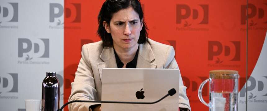 Schlein all’attacco del governo con poche e confuse idee: “Sì, Khamenei era un dittatore sanguinario, però…”