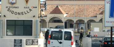 Base di Sigonella negata agli Usa, Palazzo Chigi: “Rispettati i trattati”. Crosetto: “Con gli Usa nulla è cambiato”. Sinistra in tilt