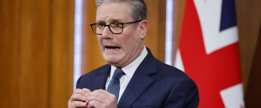 Starmer travolto da un altro scandalo, l’ultimo: 3 funzionari laburisti arrestati con l’accusa di spionaggio per la Cina