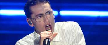 «A morte tutti i bracci tesi, vi voglio vedere appesi». Quando Tredici Pietro cantava da antifascista militante (video)