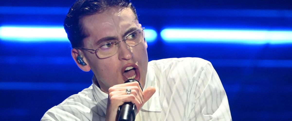 a morte tutti i bracci tesi vi voglio vedere appesi quando tredici pietro cantava da antifascista militante video da Secoloditalia.it a morte tutti i bracci tesi vi voglio vedere appesi quando tredici pietro cantava da antifascista militante video