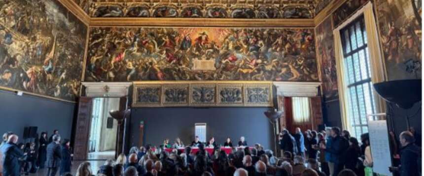 Giuli inaugura la mostra “Etruschi e Veneti” a Palazzo Ducale: “Un legame naturale che Roma sintetizzerà”
