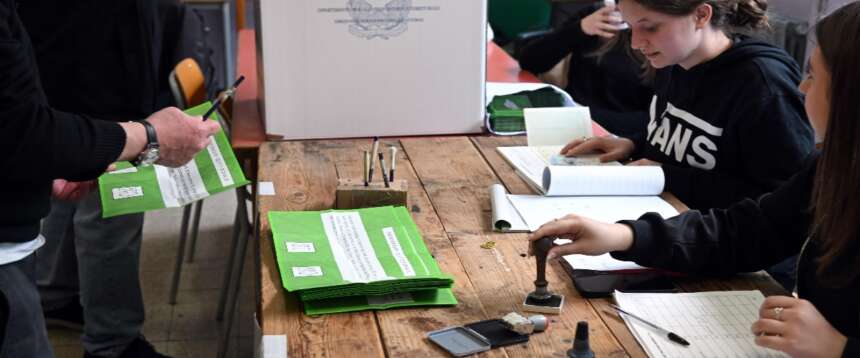 Il seggio elettorale allestito presso la scuola Media Virgilio nella prima giornata di voto per il Referendum sulla riforma della Giustizia 
Roma, 22 marzo 2026
ANSA/FABIO CIMAGLIA