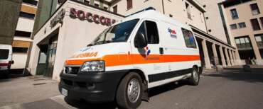 Roma, quattordicenne travolto da un suv sul marciapiedi davanti alla scuola. È ricoverato in gravi condizioni