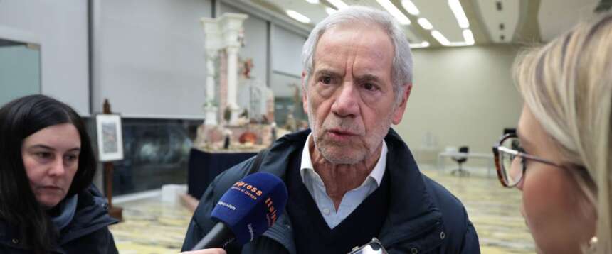 L’assessore al Welfare della Lombardia, Guido Bertolaso, rassicura sul caso di aviaria identificato nella regione