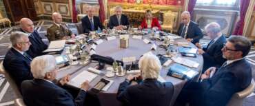 Il Consiglio supremo di difesa al Quirinale: “L’Italia non è in guerra. Sì all’uso delle basi secondo gli accordi internazionali”
