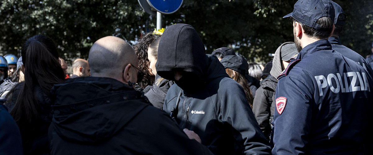 Fermo preventivo per 91 anarchici, Meloni soddisfatta: “Il decreto sicurezza funziona, si manifesta senza violenza”