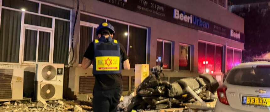 L’Iran cambia strategia d’attacco: bombe a grappolo su Tel Aviv. E scoppia un nuovo incubo nucleare