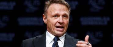 Ok il prezzo è giusto: Lollobrigida blocca le tariffe del latte per arginare la crisi: incontro a Roma con i produttori