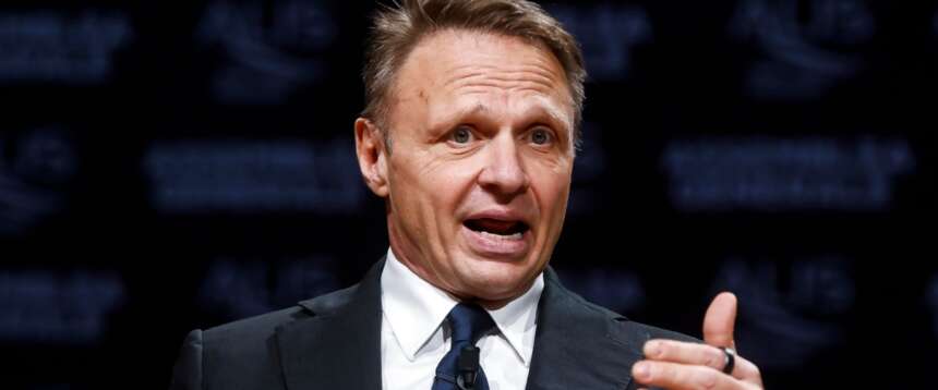 Ok il prezzo è giusto: Lollobrigida blocca le tariffe del latte per arginare la crisi: incontro a Roma con i produttori