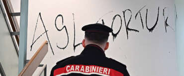 Medici pro-migranti falsificavano i certificati per svuotare i Cpr. “Sì, dai, facciamo il culo agli sbirri…”