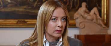 Sì del Parlamento alla difesa dei Paesi del Golfo. Meloni: “Non siamo in guerra”. Show di Bonelli