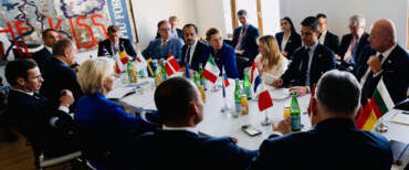 Migranti, la Ue svolta a destra. Meloni detta la linea: regole ferree per bloccare i flussi dal Medio Oriente