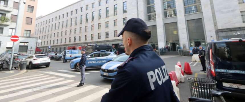 Allarme bomba al tribunale di Milano, palazzo evacuato e udienze saltate: scarcerate tre persone