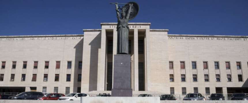 La statua della Minerva, simbolo dell’Università La Sapienza di Roma