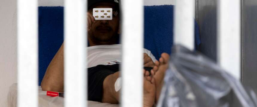 Pakistano accusato di omicidio liberato dai giudici di Firenze: in carcere potrebbe stare male