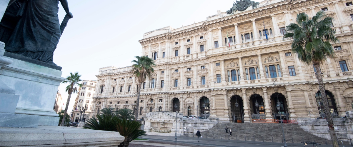 L’Anm a gamba tesa, fa propaganda per il No all’interno del palazzo della Cassazione. Il Comitato per il Sì insorge