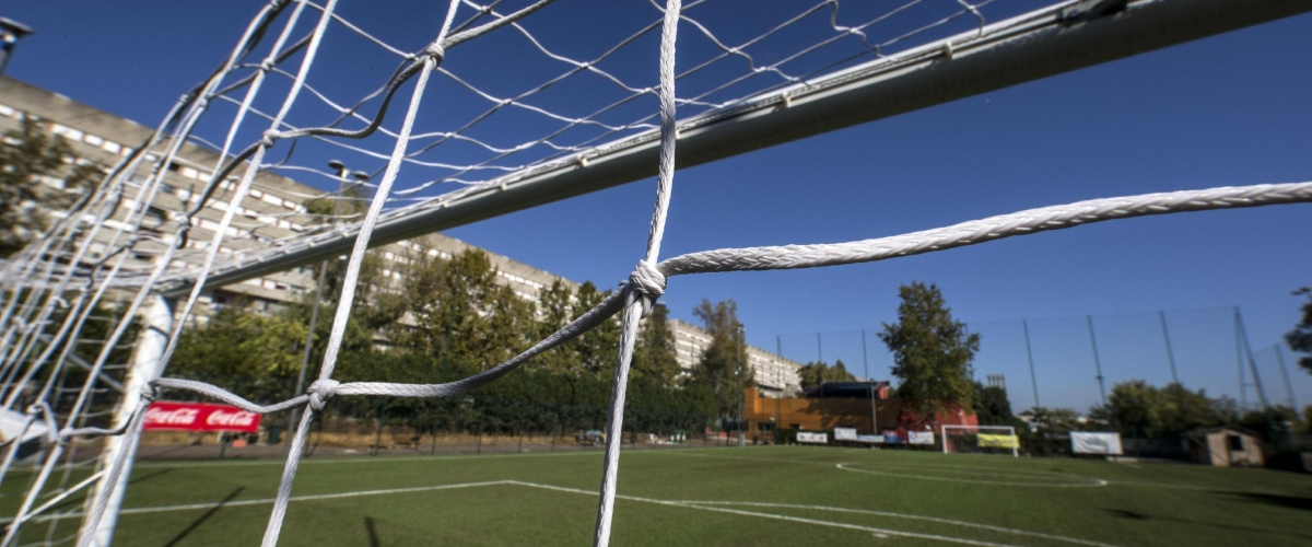 paura alla partita di pallone pakistano tenta di rapire una bimbo in una scuola calcio fingendosi suo padre da Secoloditalia.it paura alla partita di pallone pakistano tenta di rapire una bimbo in una scuola calcio fingendosi suo padre