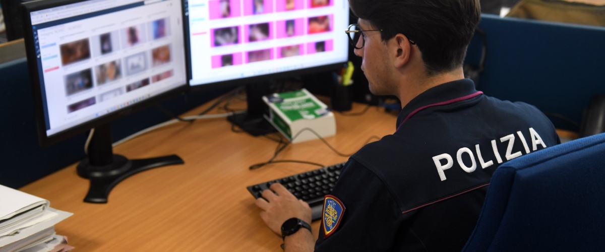 Giornalista e professoressa arrestati per pedopornografia: nel telefono dell’uomo foto di altri minori e contatti con stranieri