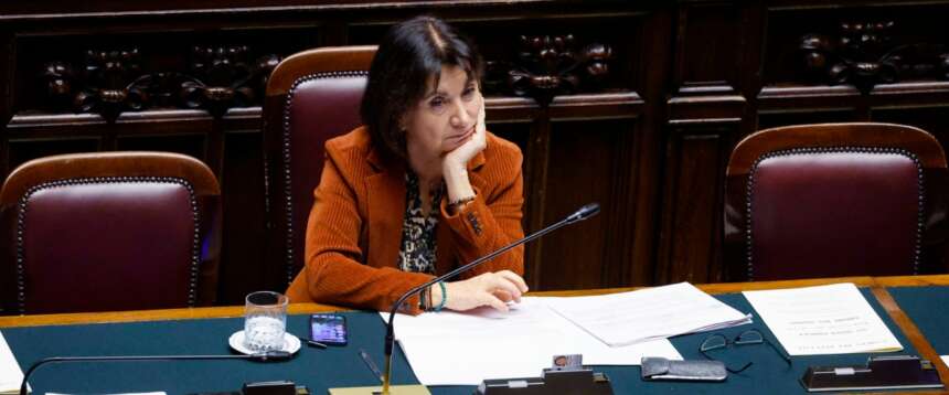 Roccella: “Sospendere l’allontanamento e chiedere un secondo parere nel miglior interesse dei bambini”