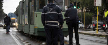 Roma come Milano, tram fuori controllo ne tampona un altro: panico a bordo e dieci feriti