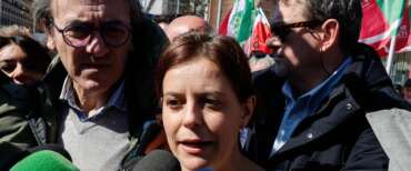 Ilaria Salis, il sindacato di polizia: “Controlli per obblighi europei. Irresponsabile alimentare la tensione”. Bignami: “Povera stella…”