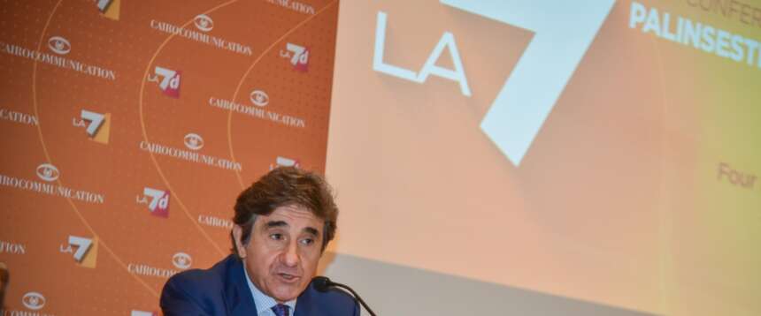 Barricate contro Cairo a La7, scioperano i giornalisti: “L’editore non riconosce la corretta applicazione dei contratti”