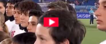 Silenzio durante l’inno. Così le calciatrici iraniane si ribellano al regime degli ayatollah (video)