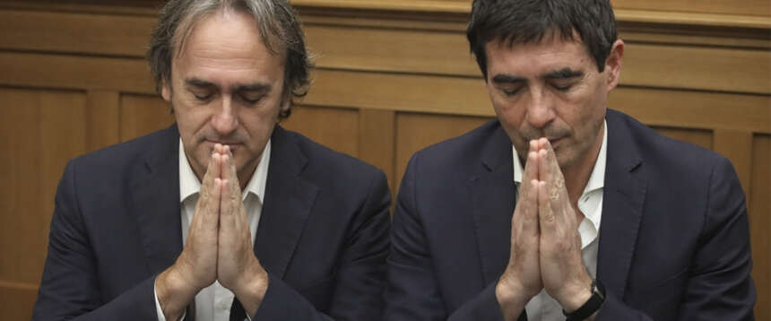 La sinistra mangia-preti si scopre paladina di Pizzaballa e del Santo Sepolcro. Ma a scuola vieta presepe, preghiere e riti di Pasqua